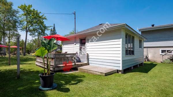 Bel-Air Cottages and Motel
