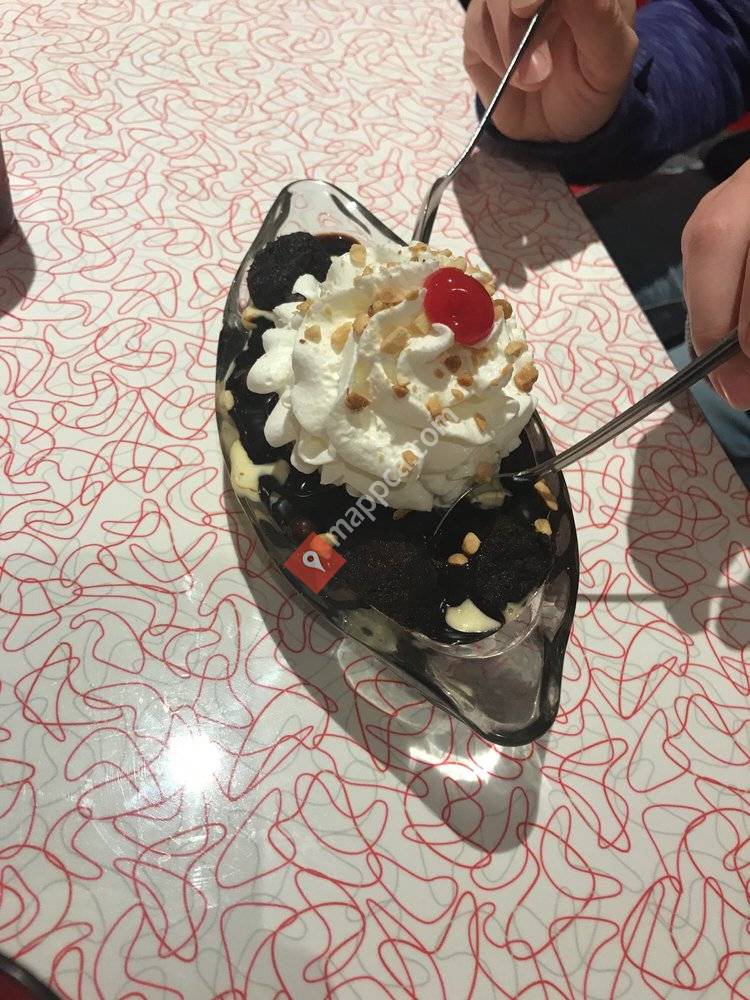 Big Scoop Sundae Palace & Restaurant