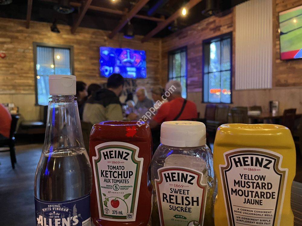 Chuck's Roadhouse Bar & Grill
