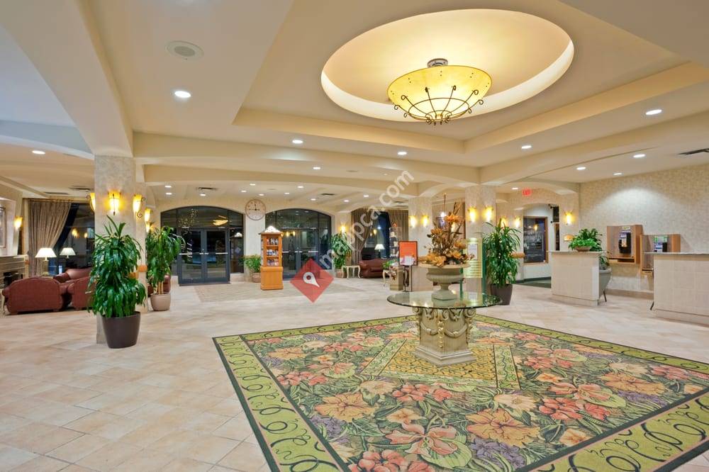 Holiday Inn Hotel & Suites North Vancouver