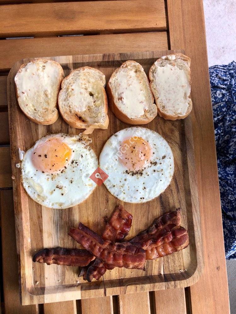 il Bar Coffeehouse & Bistro