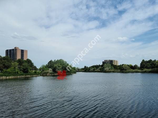 Lake Aquitaine Park