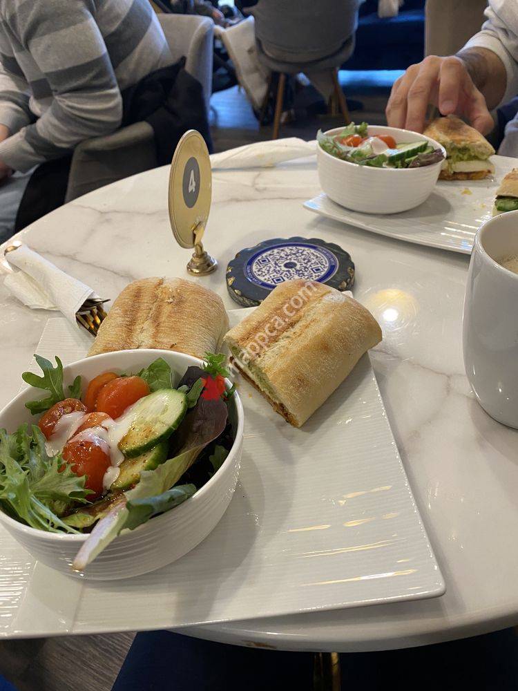 Leonidas Chocolates Cafe