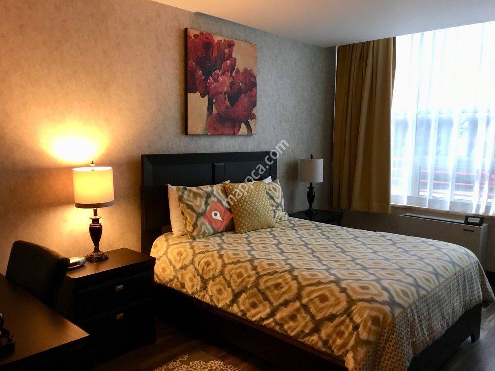 Lonsdale Quay Hotel