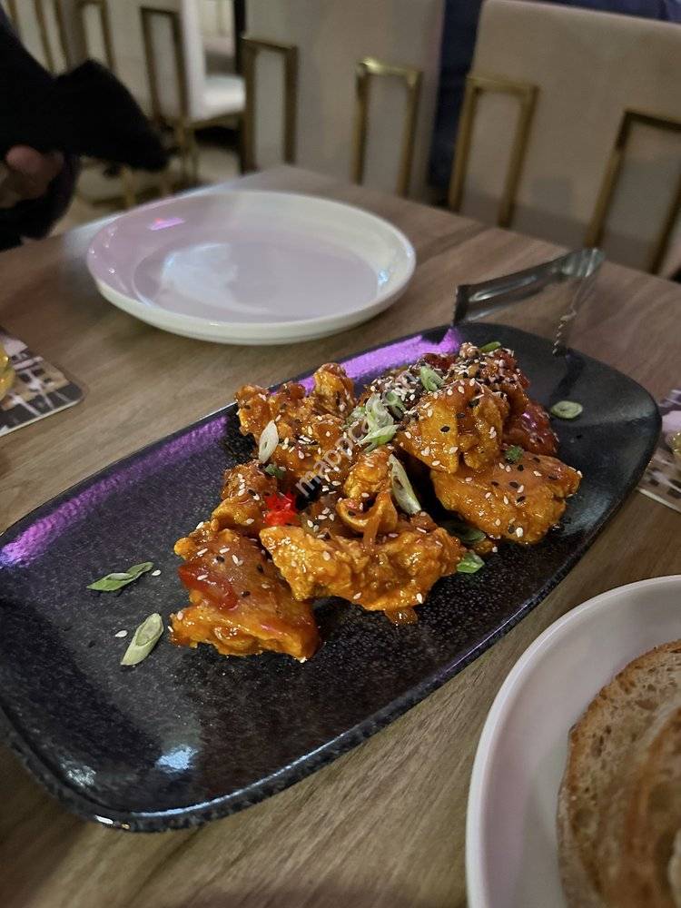Lume Kitchen and Lounge