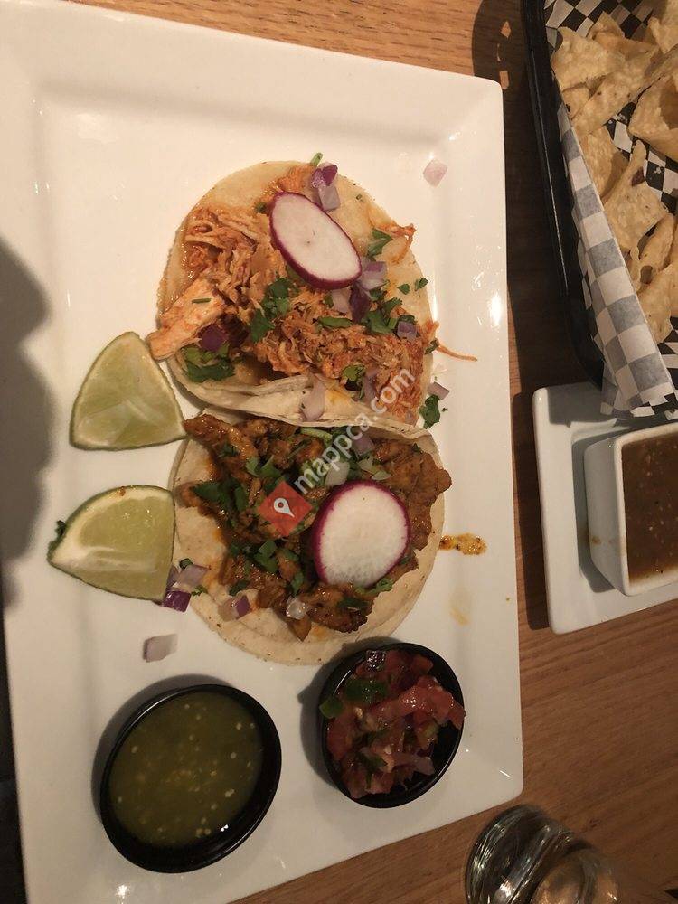 Nico’s Tacos Bar on Como