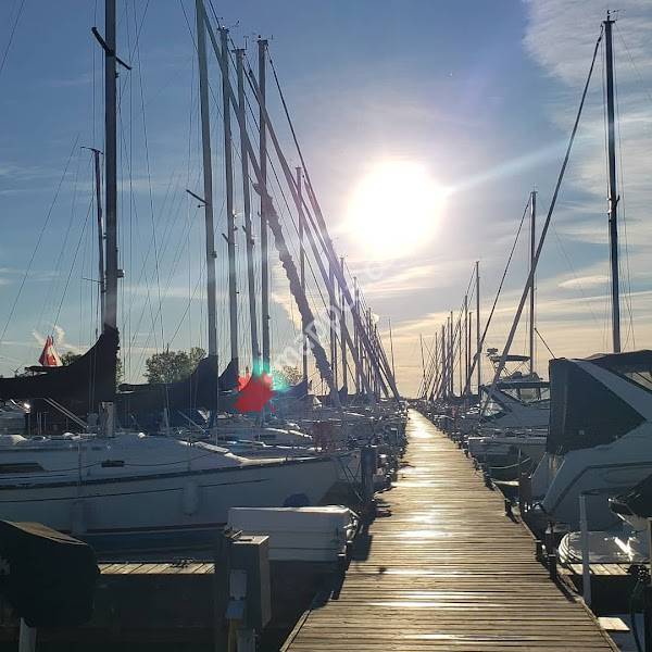 Port Dover Harbour Marina