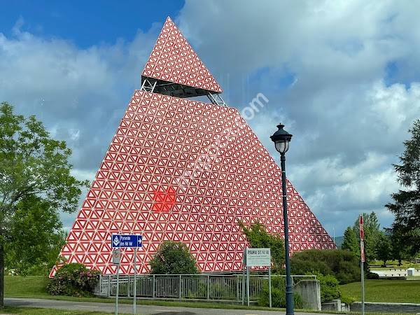 Pyramide Des Ha! Ha!