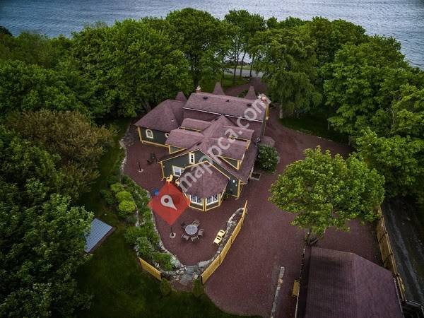 Rose Manor Inn B & B