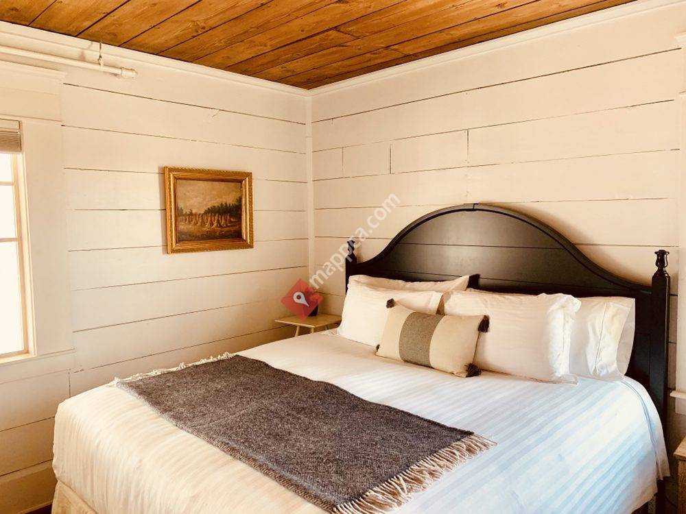 The Landing Hotel & Dining